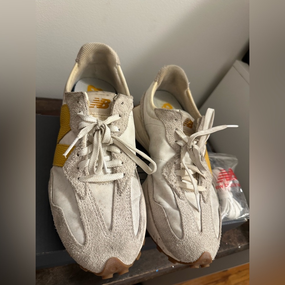 New Balance 327 Sneakers